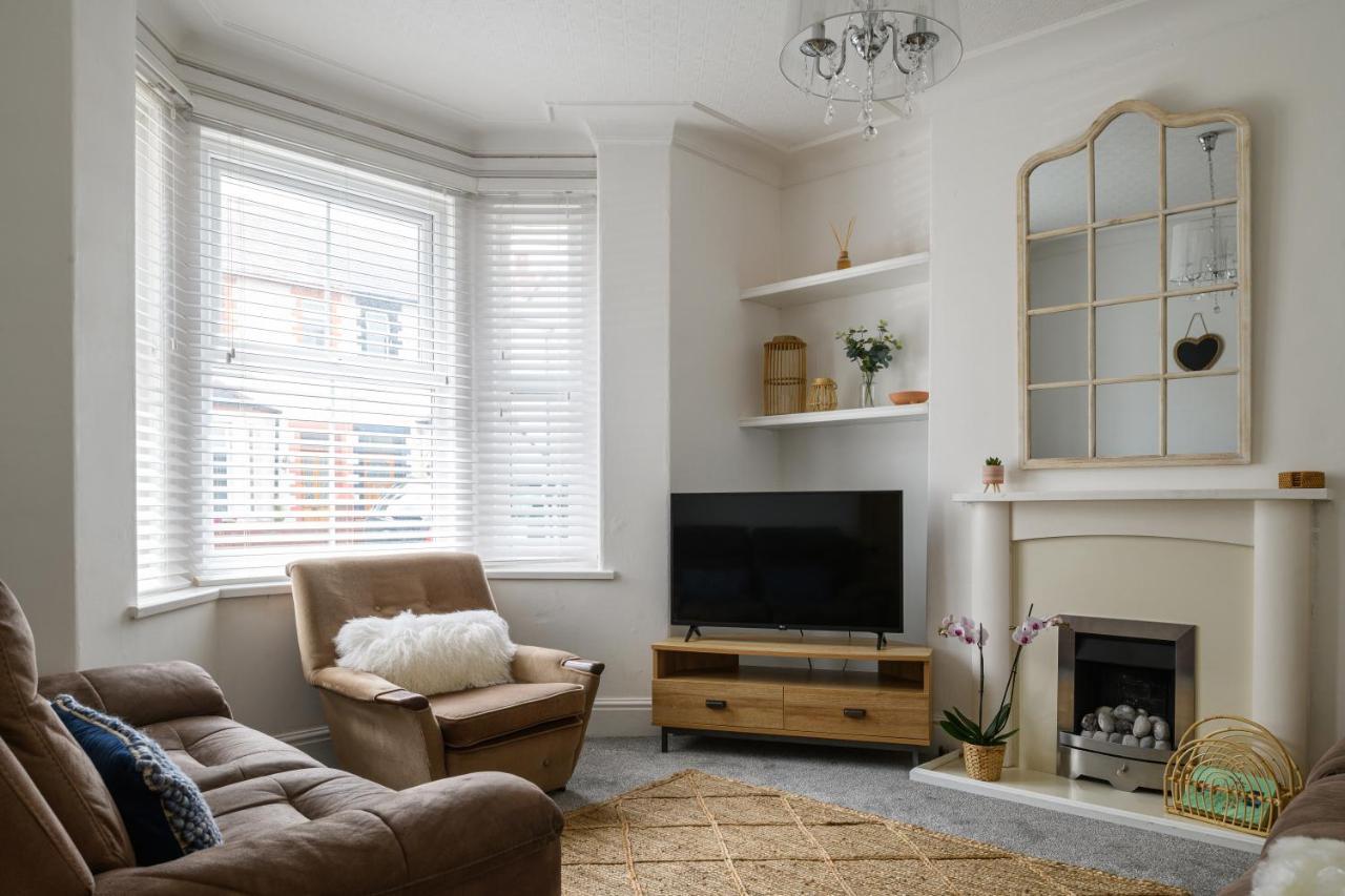 Modern, Light And Airy Townhouse In Llandudno, West Shore Kültér fotó